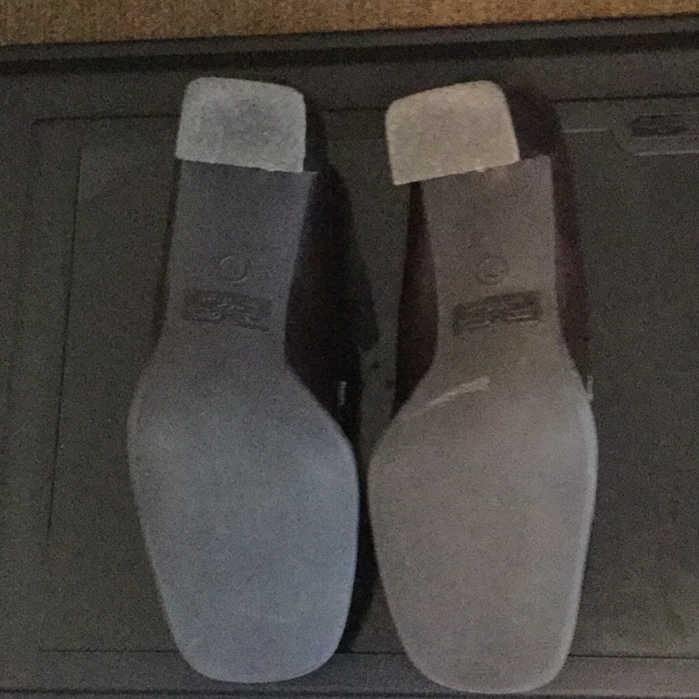 Shoes - Picture 4 of 4